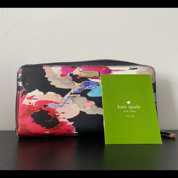 KATE SPADE Wallet - Picture 1 of 7